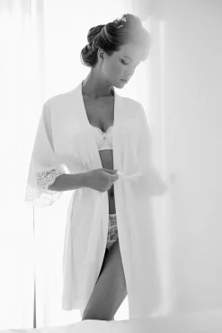 Bata de satén con detalles lenceros<Ysabel Mora Clearance