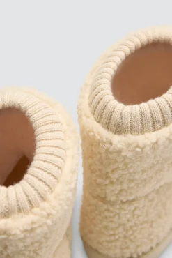 Botas de casa con cierre ajustado de canalé y borreguito<Ysabel Mora