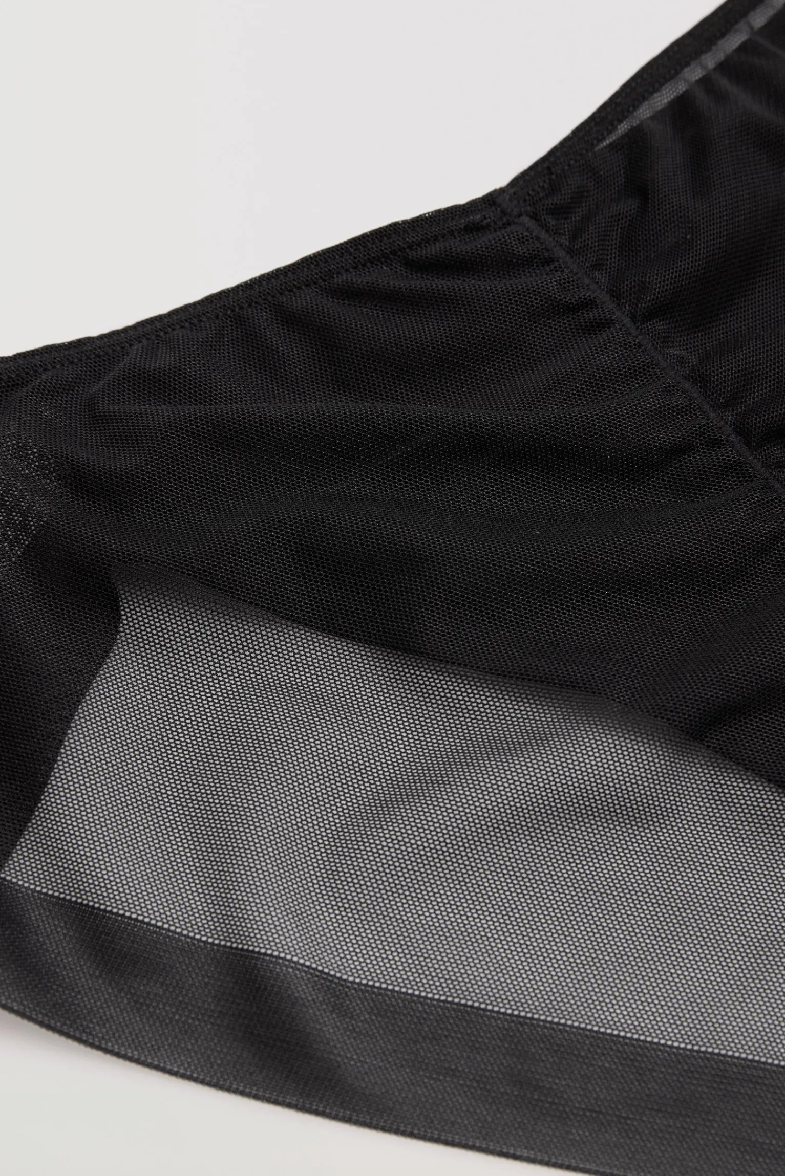 Braga de tul negro<Ysabel Mora