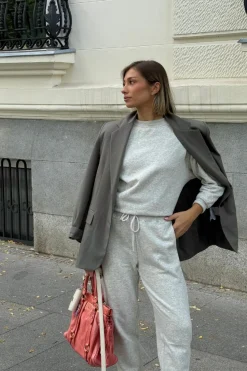 Look casual @andreasendra_<Ysabel Mora Sale