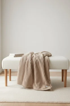 Manta pelo efecto canalé y borreguito<Ysabel Mora Clearance