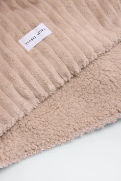 Manta pelo efecto canalé y borreguito<Ysabel Mora Clearance