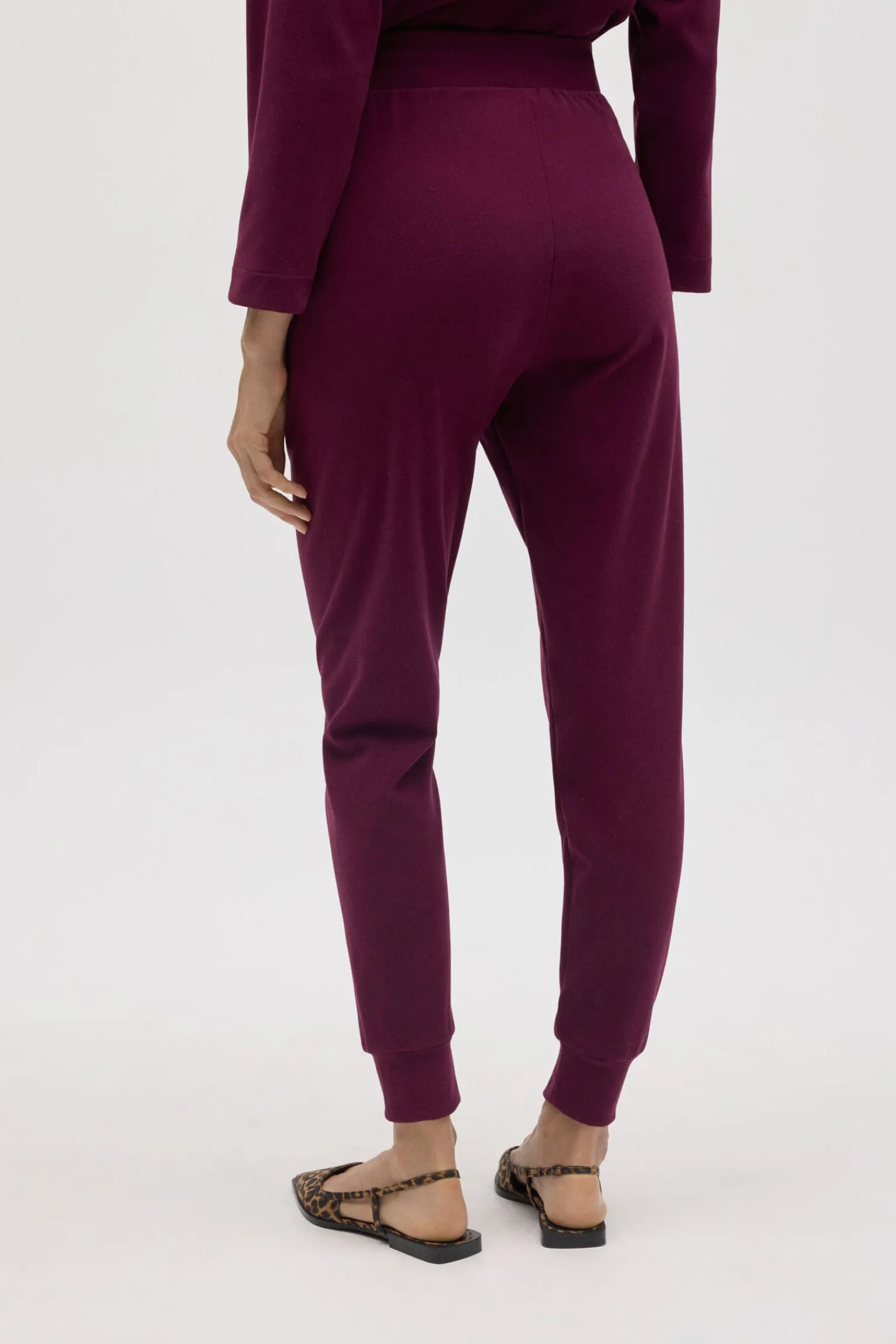 Pantalón jogger con textura<Ysabel Mora Hot