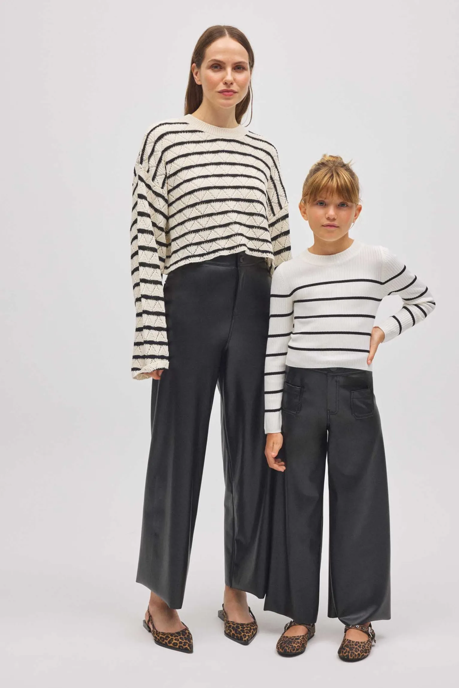 Pantalón niña efecto piel ancho negro<Ysabel Mora Online