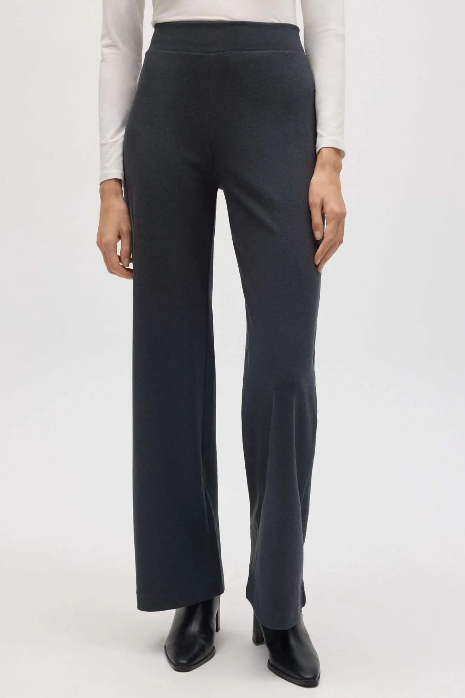 Pantalón recto con textura<Ysabel Mora New