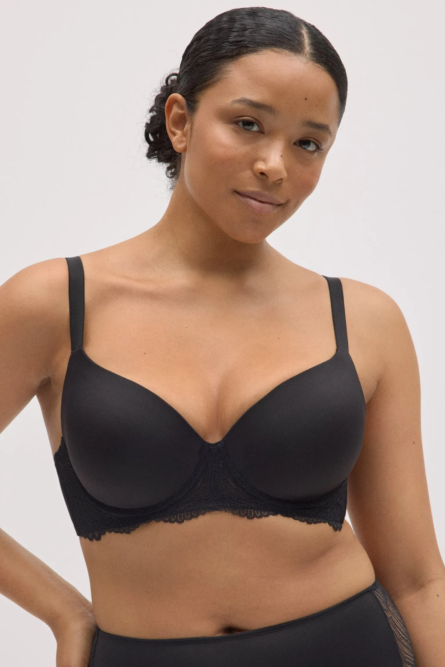 Sujetador con aro con relleno de encaje copas B y C<Ysabel Mora