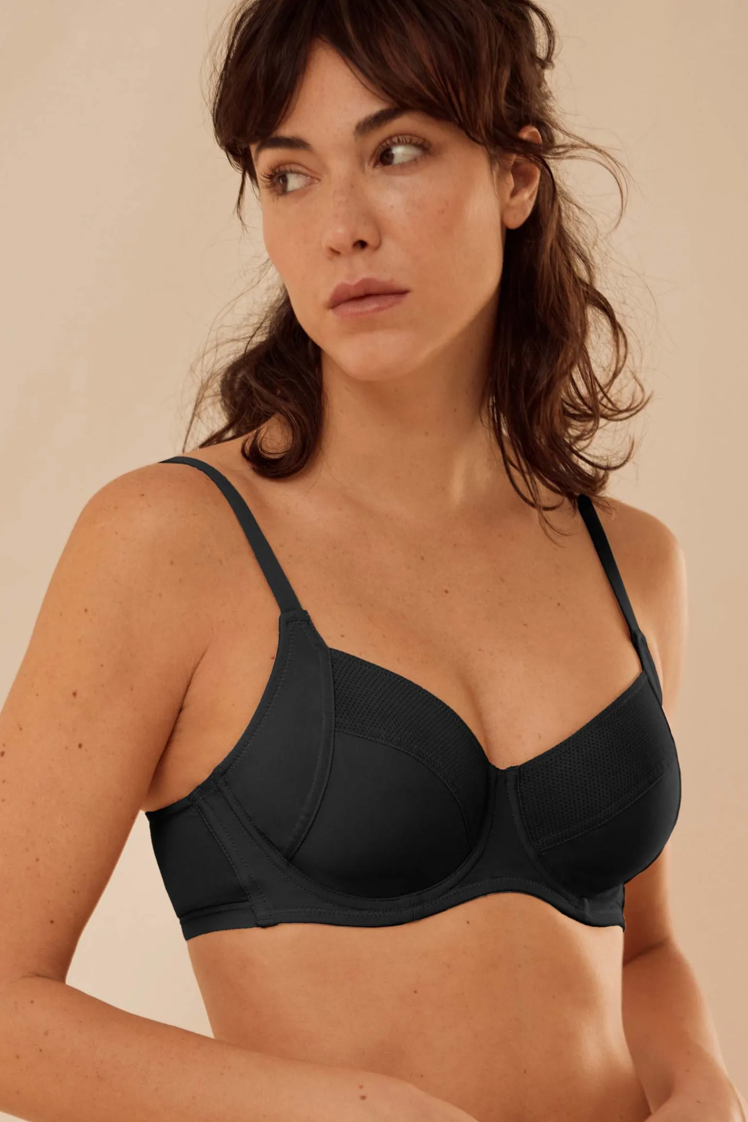 Sujetador de capacidad con aro sin relleno negro<Ysabel Mora Hot