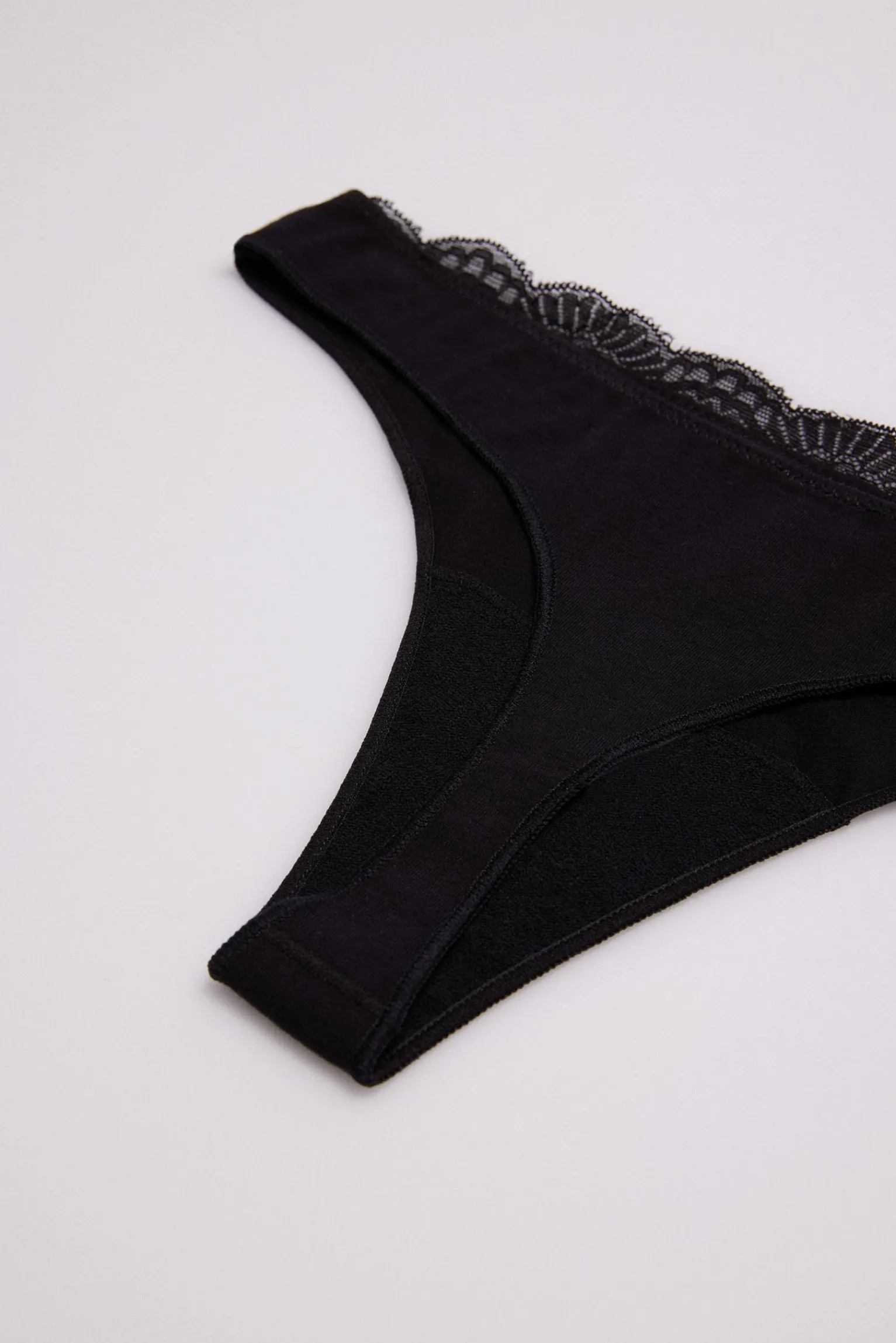 Tanga lencero<Ysabel Mora